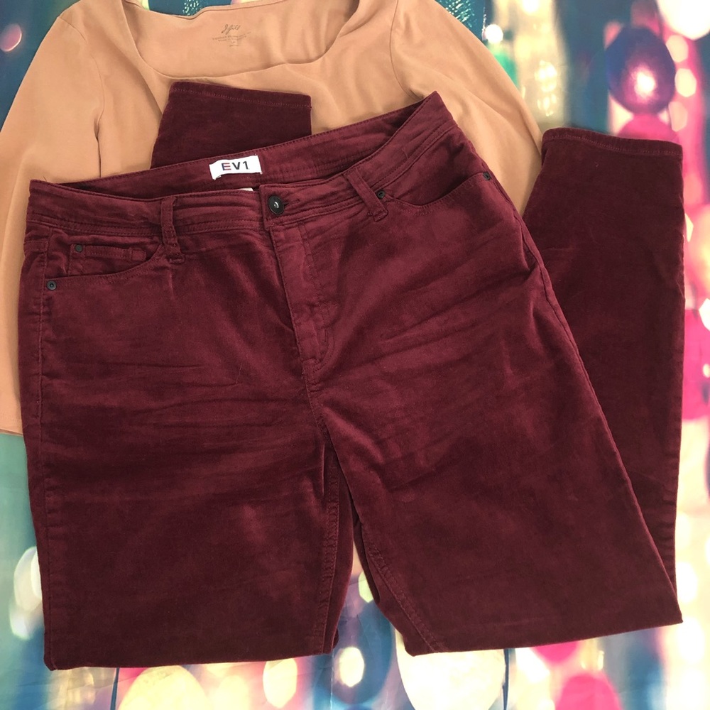 💋 5/$25 Red Velour Skinny Jeans